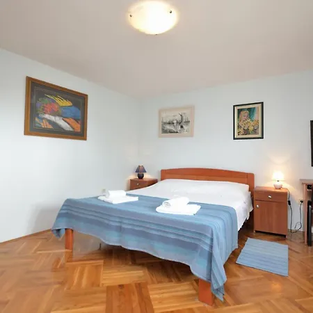 Appartement Visnja *